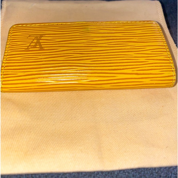 AUTHENTIC LOUIS VUITTON YELLOW EPI LEATHER 4 KEY RING KEY HOLDER - Picture 10 of 13